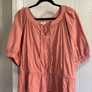 Women’s blouse w/ cinch waist and puffy sleeves